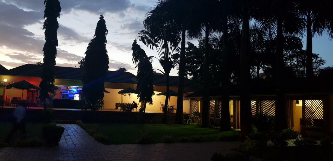 Emerald Hotel Kampala Esterno foto