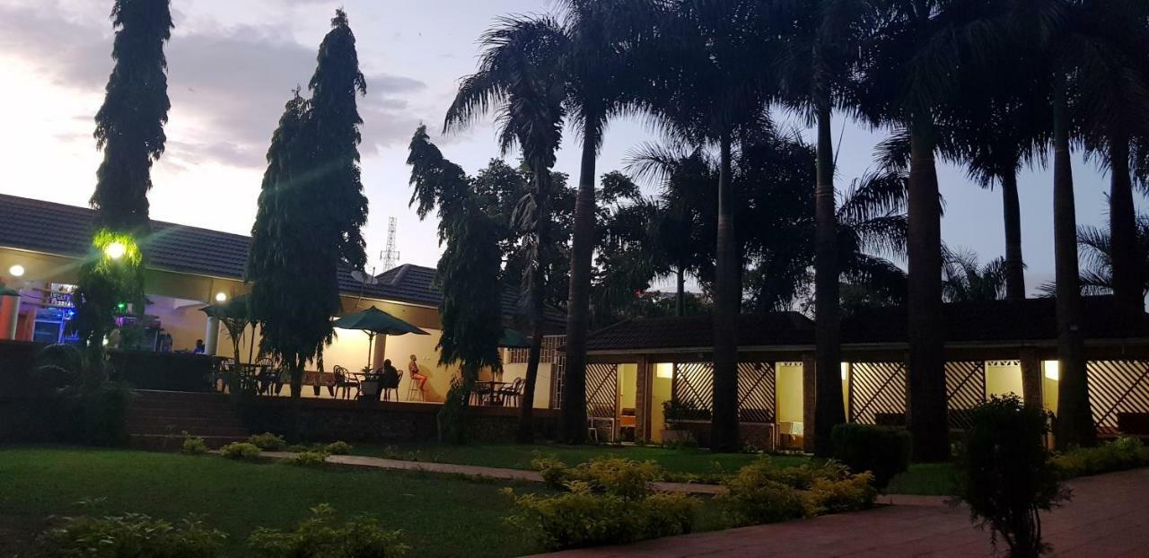 Emerald Hotel Kampala Esterno foto