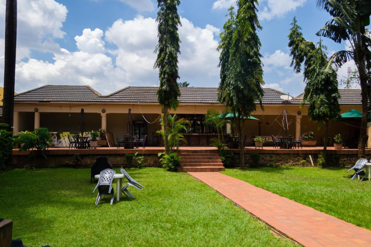 Emerald Hotel Kampala Esterno foto